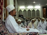 Mukaasir ud-Da'wat Saiyedi Mohammad Nuruddin saheb (dm) at the Majlis of Laylat ul-'Urs of Muqaddas Maulaa